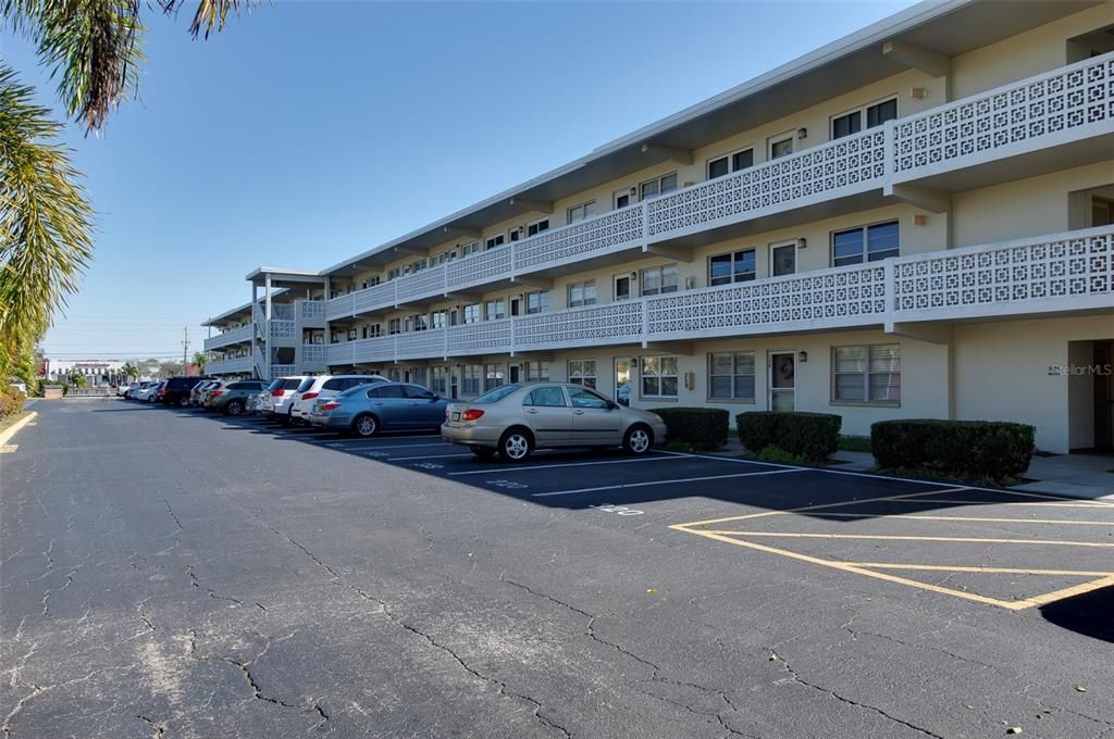 For Sale: $150,000 (2 beds, 1 baths, 860 Square Feet)