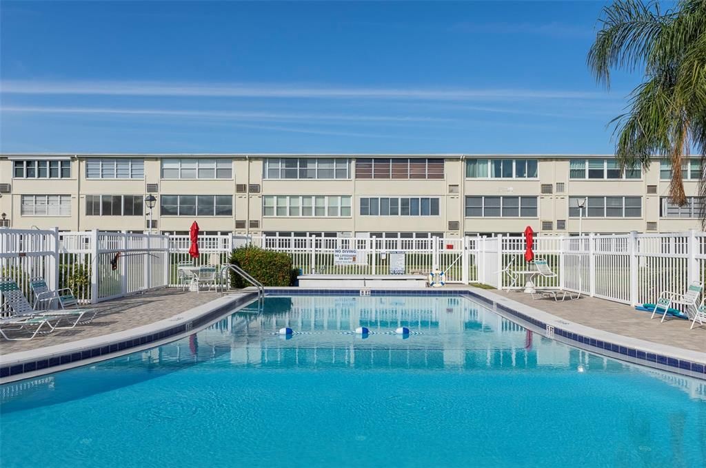 For Sale: $150,000 (2 beds, 1 baths, 860 Square Feet)