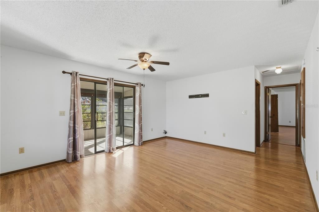 For Sale: $154,900 (2 beds, 2 baths, 1104 Square Feet)