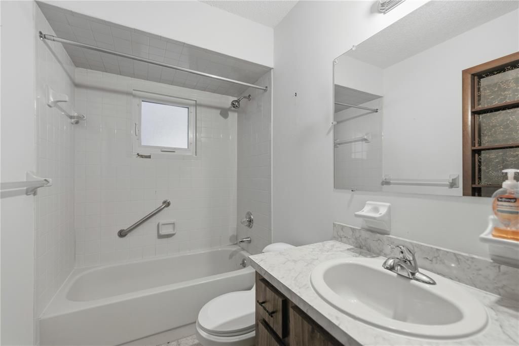 For Sale: $154,900 (2 beds, 2 baths, 1104 Square Feet)