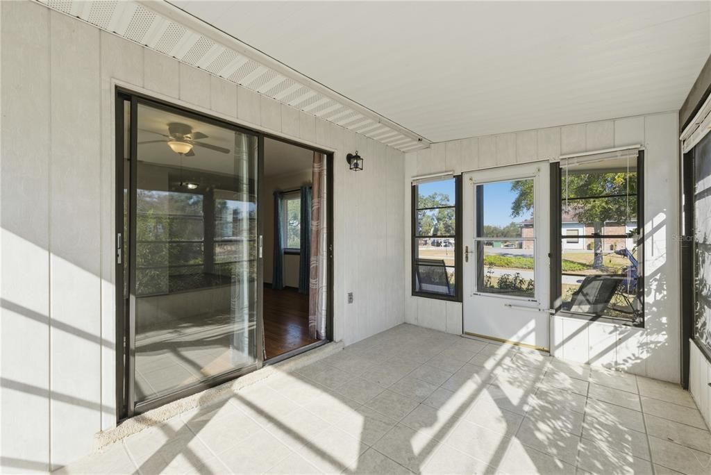 For Sale: $154,900 (2 beds, 2 baths, 1104 Square Feet)