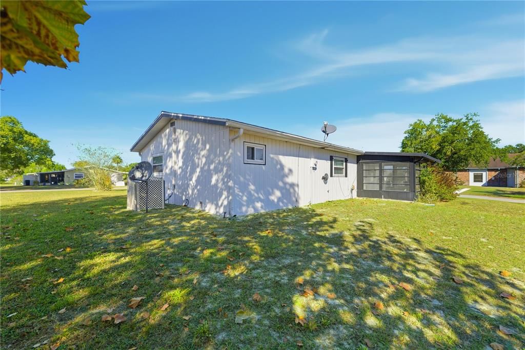 For Sale: $154,900 (2 beds, 2 baths, 1104 Square Feet)