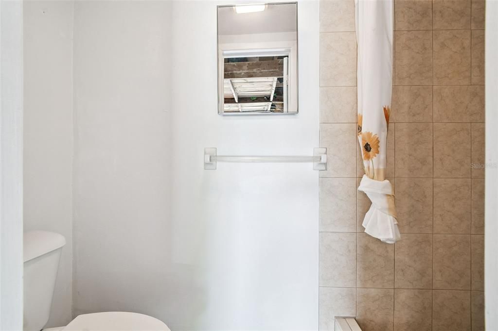 For Sale: $225,000 (2 beds, 1 baths, 1047 Square Feet)