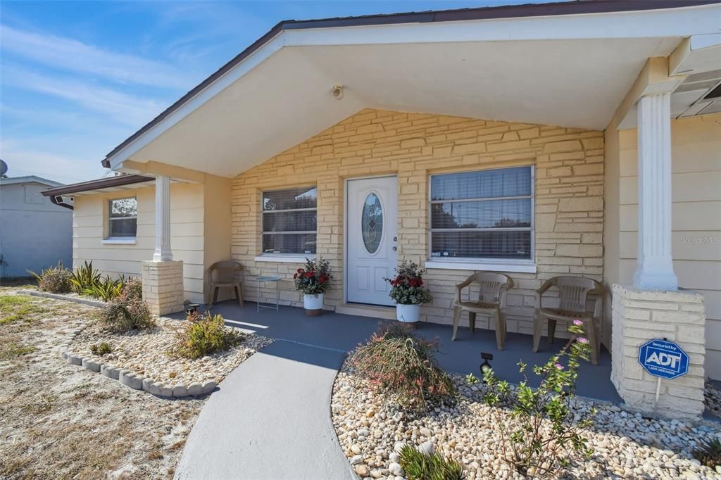 For Sale: $225,000 (2 beds, 1 baths, 1047 Square Feet)