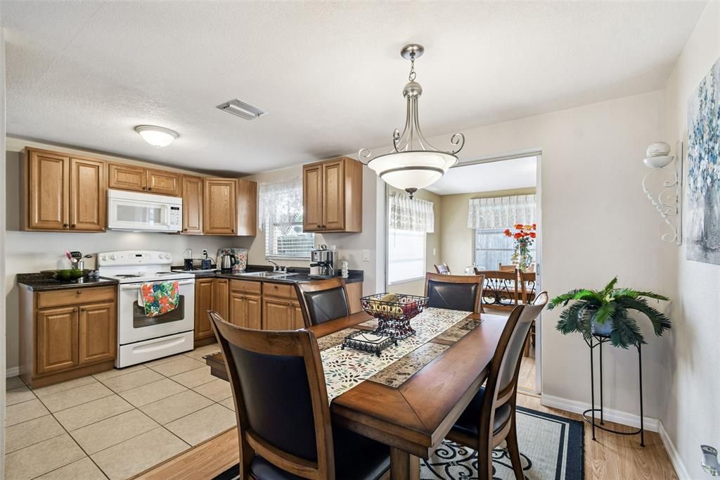 For Sale: $225,000 (2 beds, 1 baths, 1047 Square Feet)