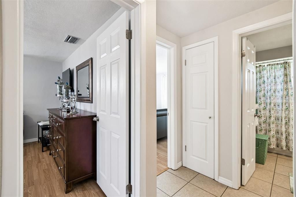 For Sale: $225,000 (2 beds, 1 baths, 1047 Square Feet)