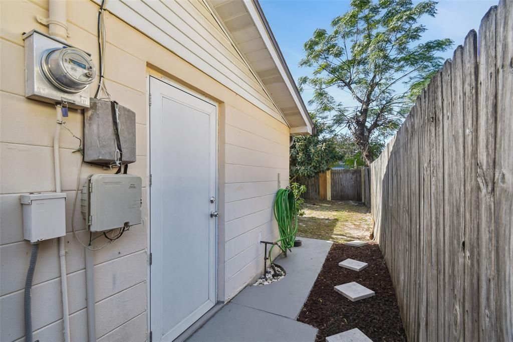 For Sale: $225,000 (2 beds, 1 baths, 1047 Square Feet)