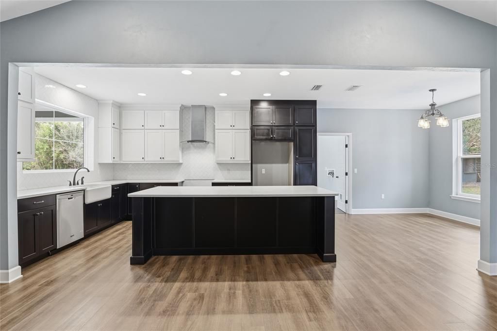 待售: $649,999 (2 贝兹, 2 浴室, 2039 平方英尺)