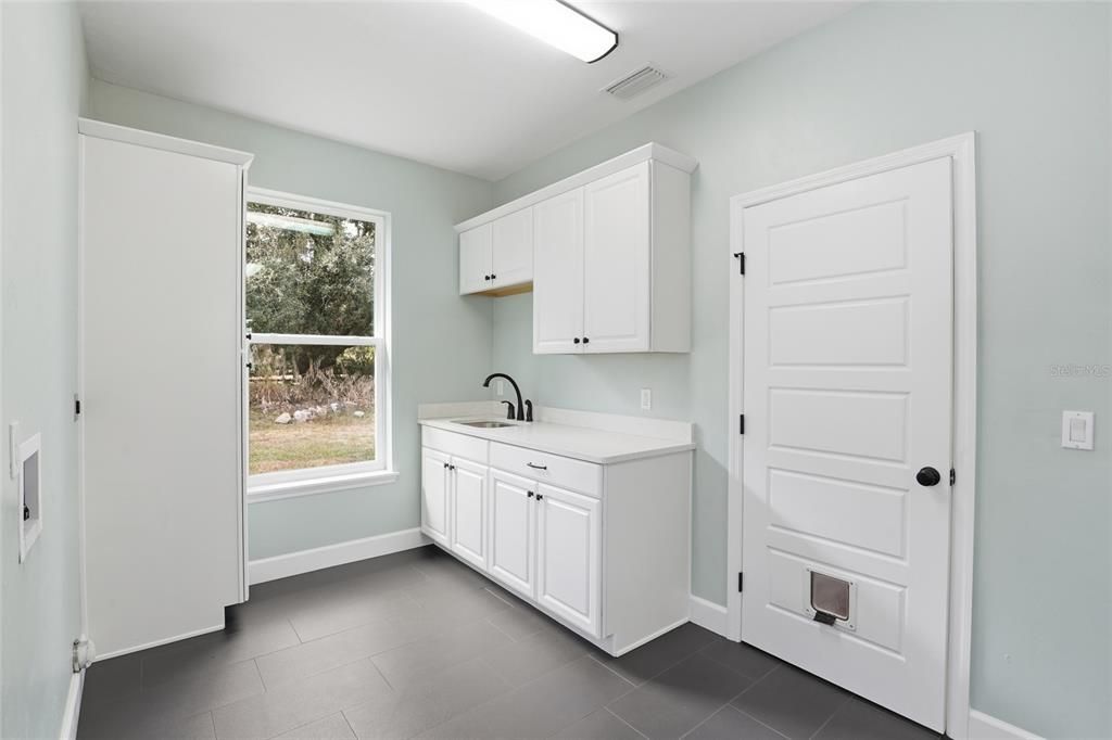 待售: $649,999 (2 贝兹, 2 浴室, 2039 平方英尺)