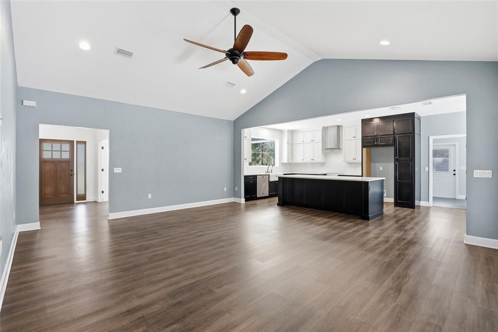 待售: $649,999 (2 贝兹, 2 浴室, 2039 平方英尺)