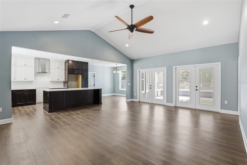 待售: $649,999 (2 贝兹, 2 浴室, 2039 平方英尺)