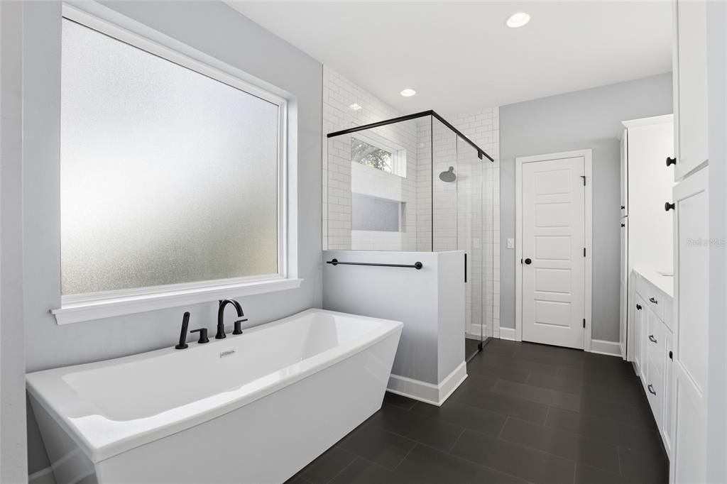 待售: $649,999 (2 贝兹, 2 浴室, 2039 平方英尺)