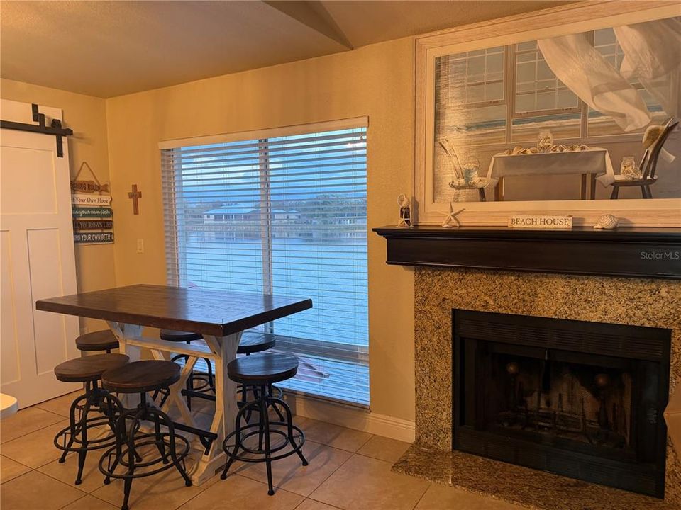 For Sale: $250,000 (2 beds, 2 baths, 938 Square Feet)