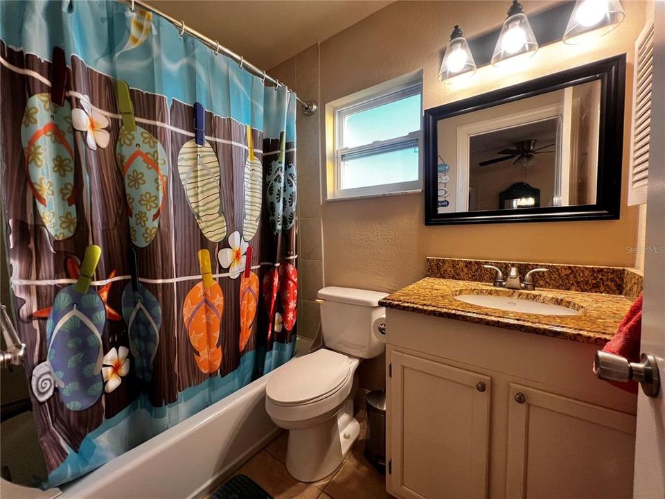 For Sale: $250,000 (2 beds, 2 baths, 938 Square Feet)