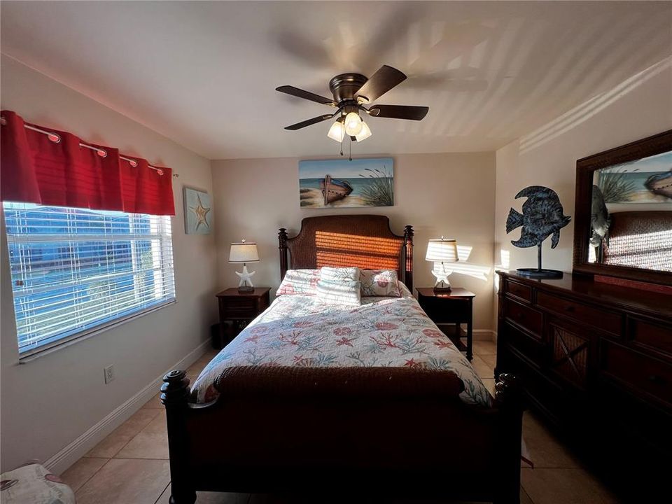 For Sale: $250,000 (2 beds, 2 baths, 938 Square Feet)