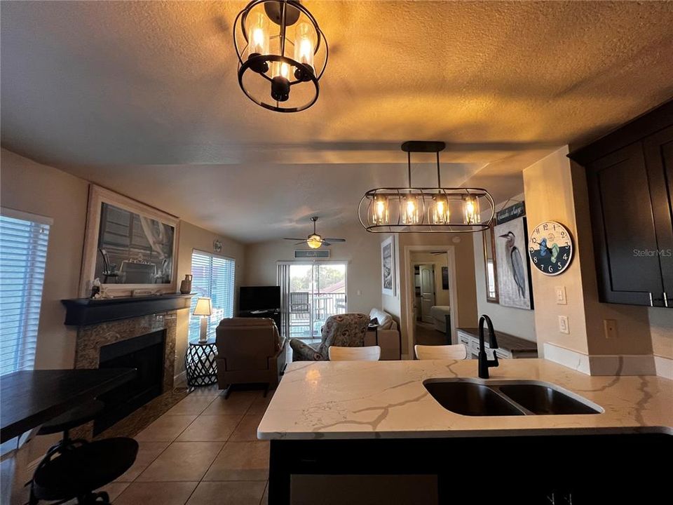 For Sale: $250,000 (2 beds, 2 baths, 938 Square Feet)