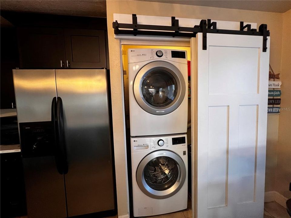 For Sale: $250,000 (2 beds, 2 baths, 938 Square Feet)