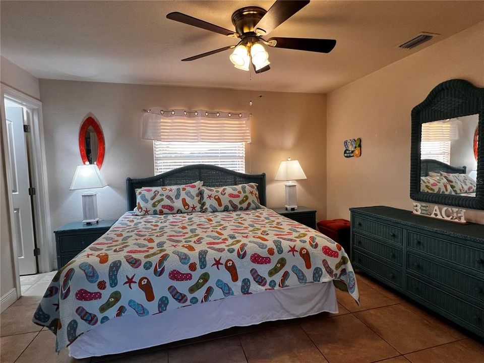 For Sale: $250,000 (2 beds, 2 baths, 938 Square Feet)