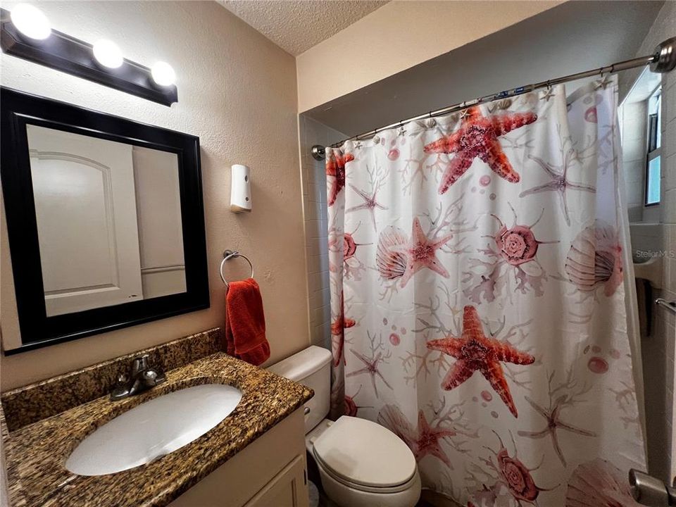 For Sale: $250,000 (2 beds, 2 baths, 938 Square Feet)