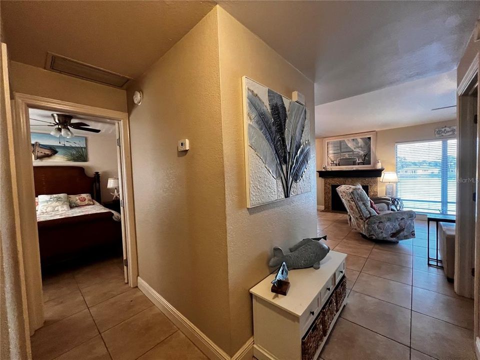 For Sale: $250,000 (2 beds, 2 baths, 938 Square Feet)