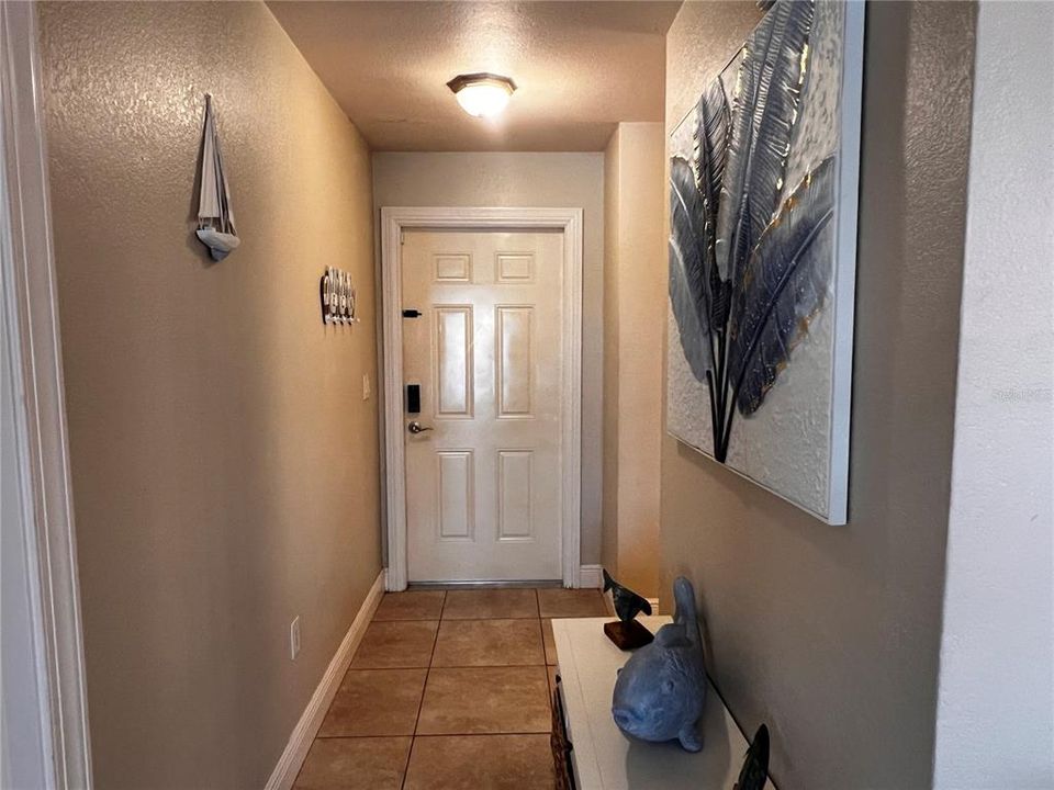 For Sale: $250,000 (2 beds, 2 baths, 938 Square Feet)