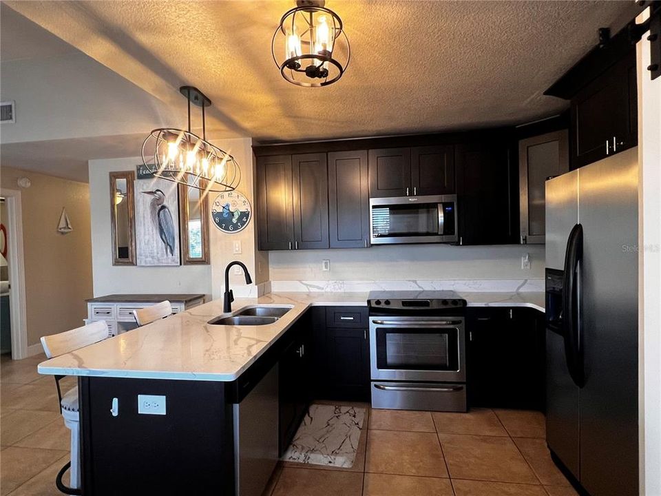 For Sale: $250,000 (2 beds, 2 baths, 938 Square Feet)