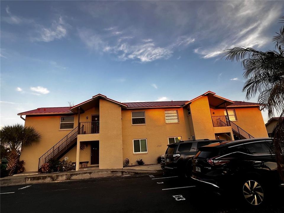 For Sale: $250,000 (2 beds, 2 baths, 938 Square Feet)