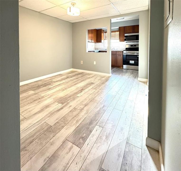 For Rent: $1,800 (2 beds, 1 baths, 1098 Square Feet)