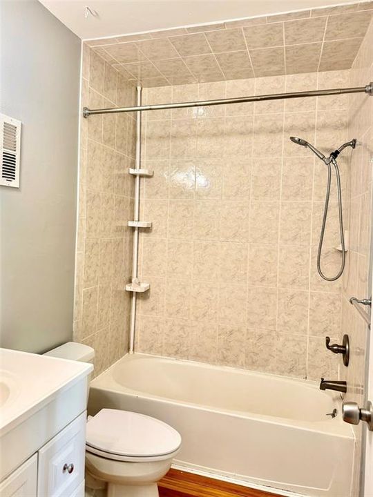 For Rent: $1,800 (2 beds, 1 baths, 1098 Square Feet)