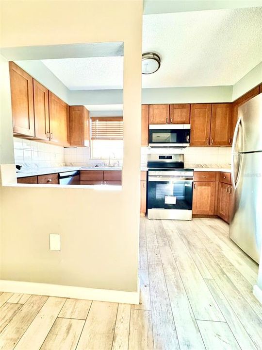 For Rent: $1,800 (2 beds, 1 baths, 1098 Square Feet)