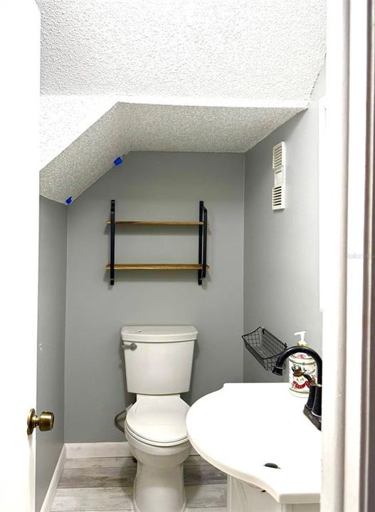 For Rent: $1,800 (2 beds, 1 baths, 1098 Square Feet)