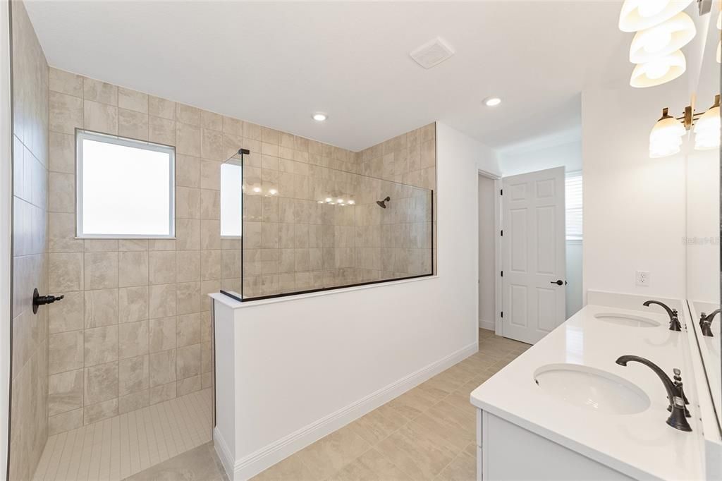 待售: $449,000 (2 贝兹, 3 浴室, 2493 平方英尺)