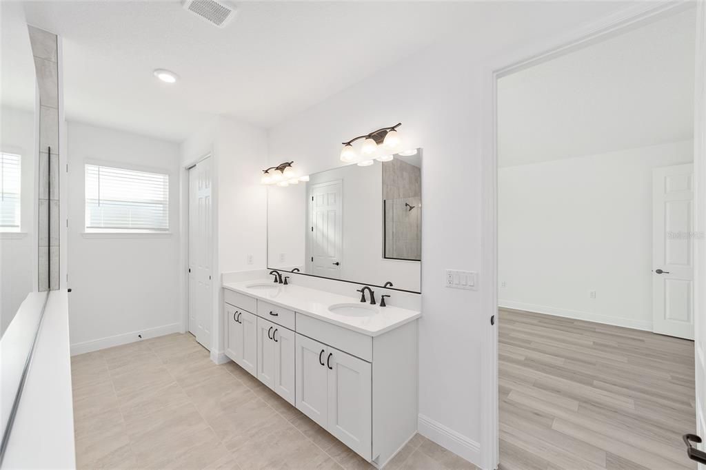 待售: $449,000 (2 贝兹, 3 浴室, 2493 平方英尺)