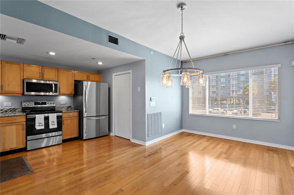 For Sale: $689,000 (2 beds, 2 baths, 1390 Square Feet)