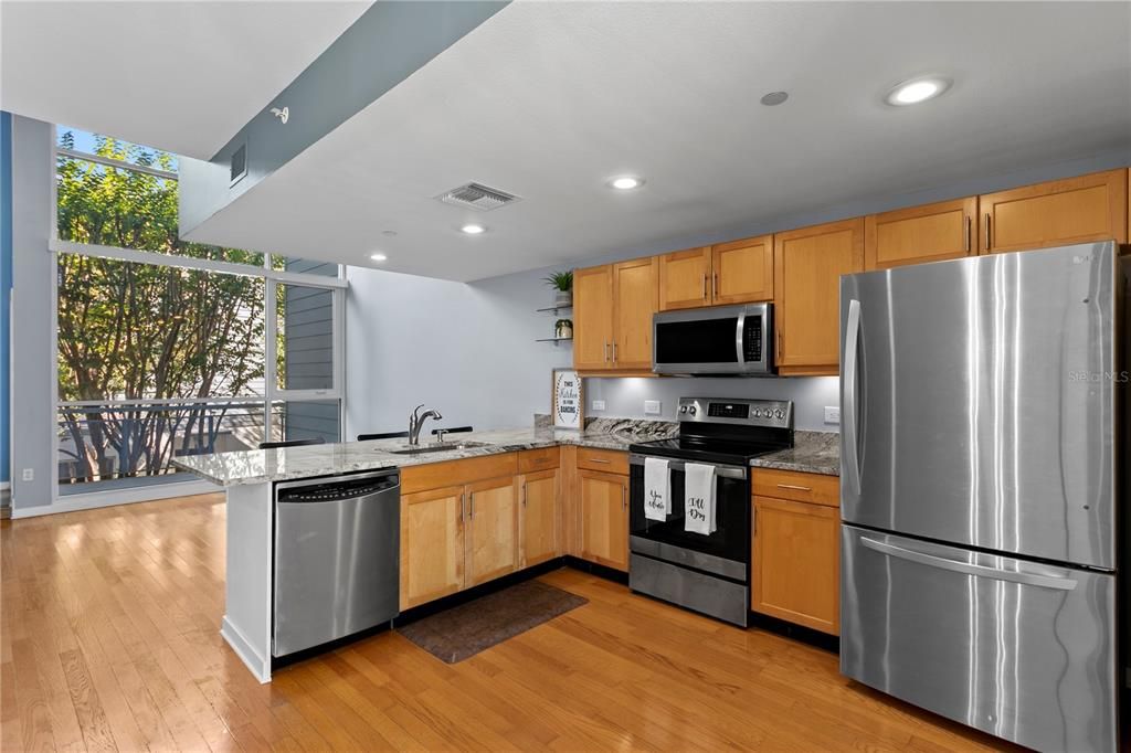 For Sale: $689,000 (2 beds, 2 baths, 1390 Square Feet)