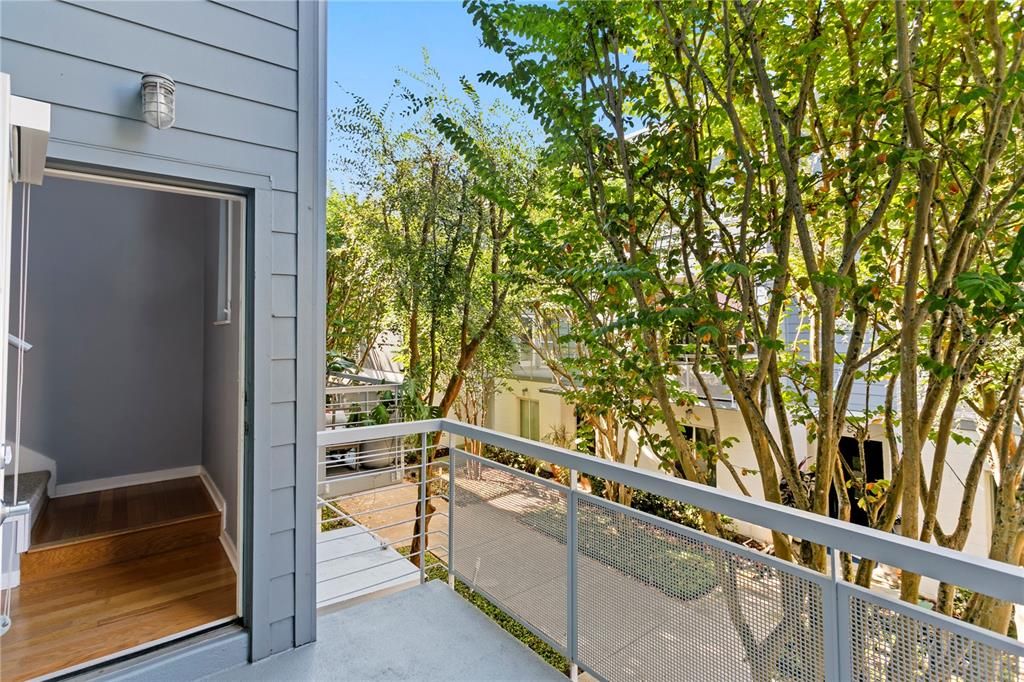 For Sale: $689,000 (2 beds, 2 baths, 1390 Square Feet)