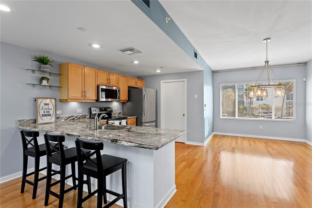 For Sale: $689,000 (2 beds, 2 baths, 1390 Square Feet)