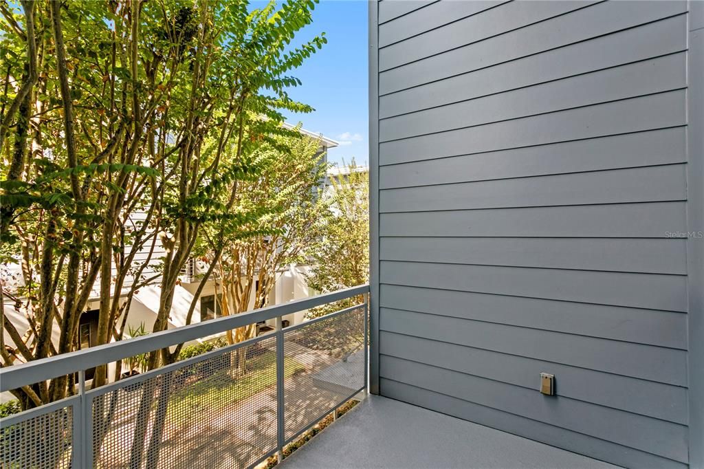 For Sale: $689,000 (2 beds, 2 baths, 1390 Square Feet)