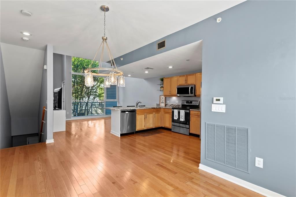 For Sale: $689,000 (2 beds, 2 baths, 1390 Square Feet)