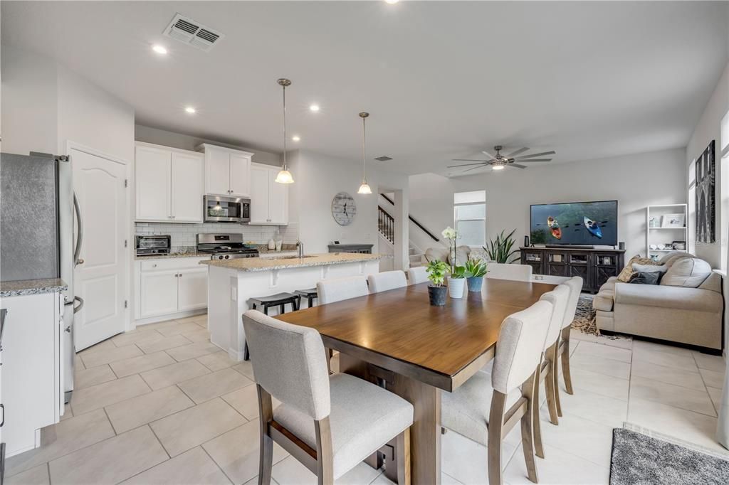 На продажу: $410,000 (3 спален, 2 ванн, 1936 Квадратных фут)