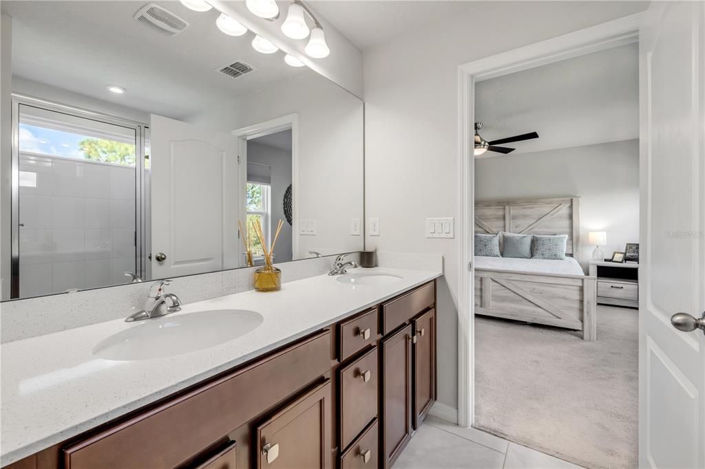 На продажу: $410,000 (3 спален, 2 ванн, 1936 Квадратных фут)