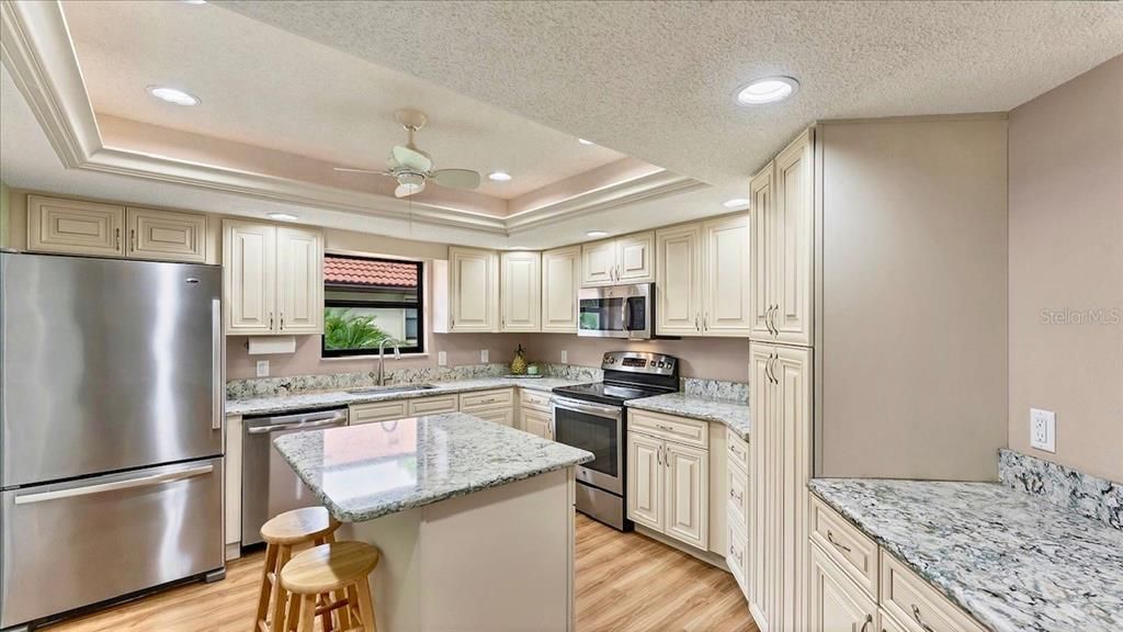 For Sale: $399,987 (2 beds, 2 baths, 1412 Square Feet)