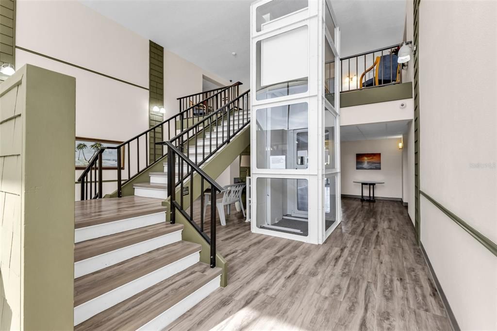 For Sale: $115,900 (2 beds, 2 baths, 919 Square Feet)