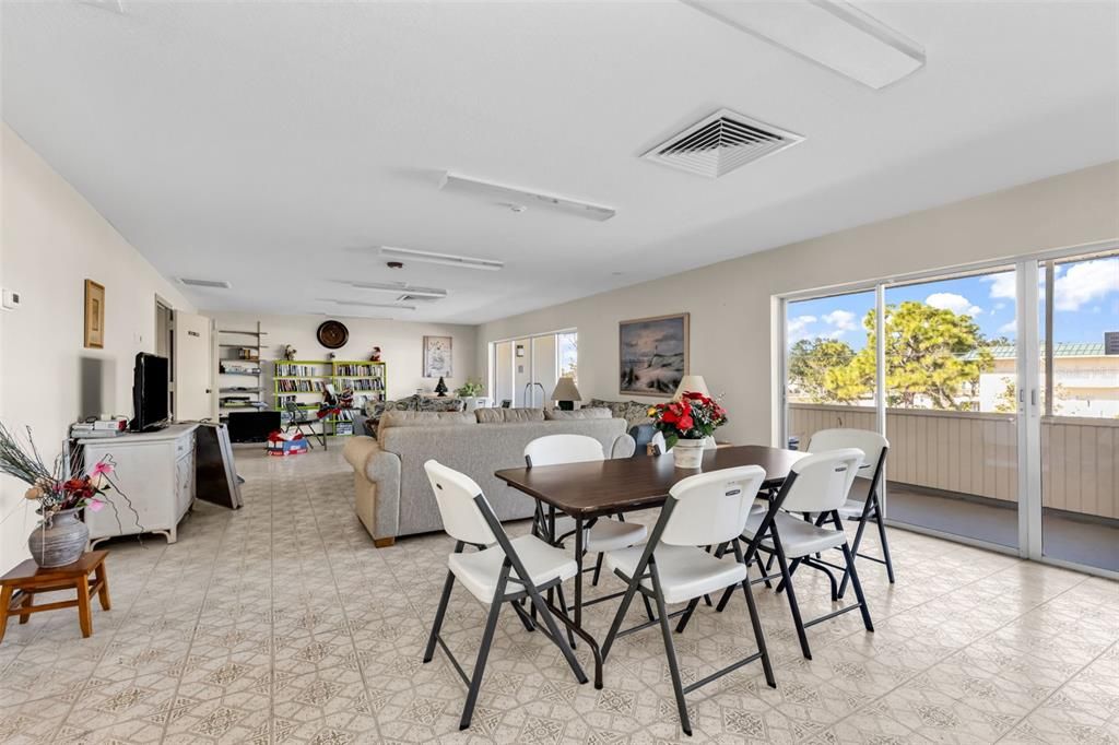 For Sale: $115,900 (2 beds, 2 baths, 919 Square Feet)