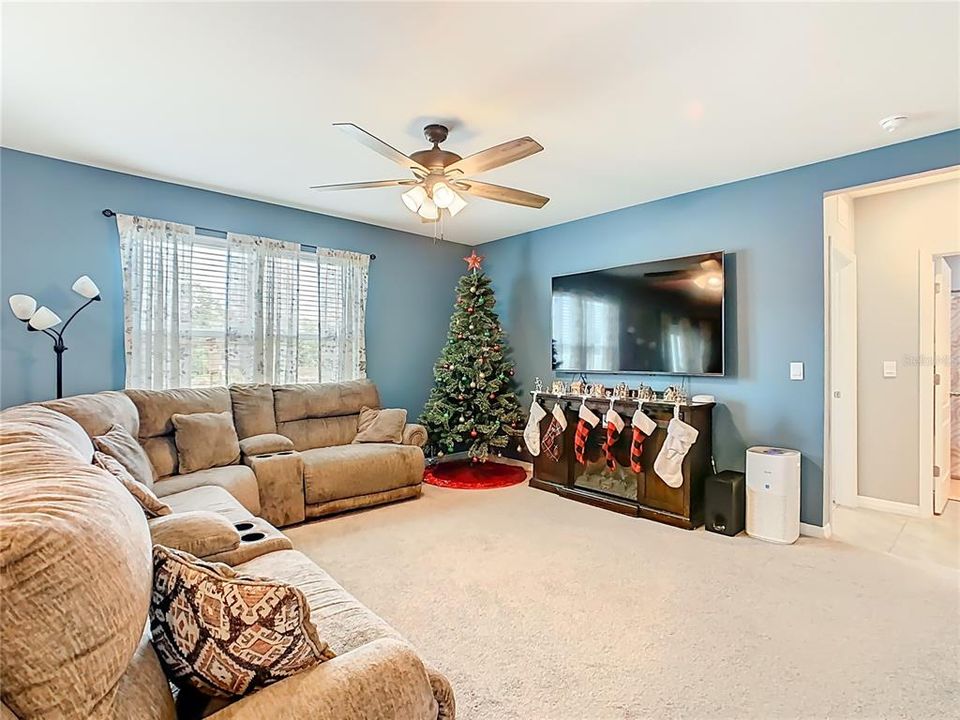 На продажу: $450,000 (5 спален, 3 ванн, 2704 Квадратных фут)