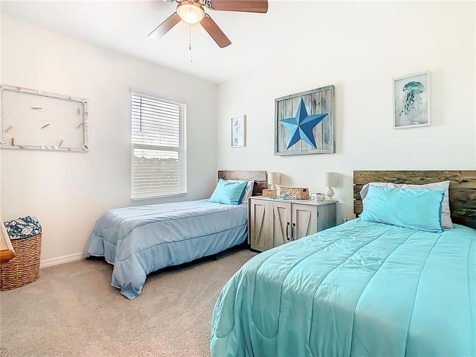 На продажу: $450,000 (5 спален, 3 ванн, 2704 Квадратных фут)