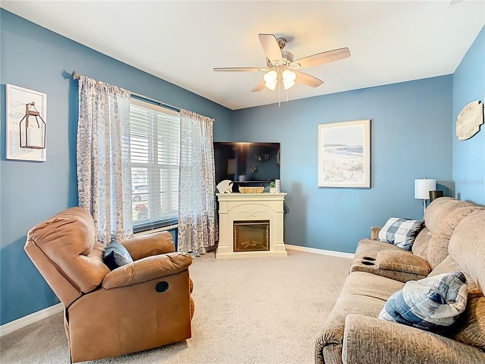 На продажу: $450,000 (5 спален, 3 ванн, 2704 Квадратных фут)