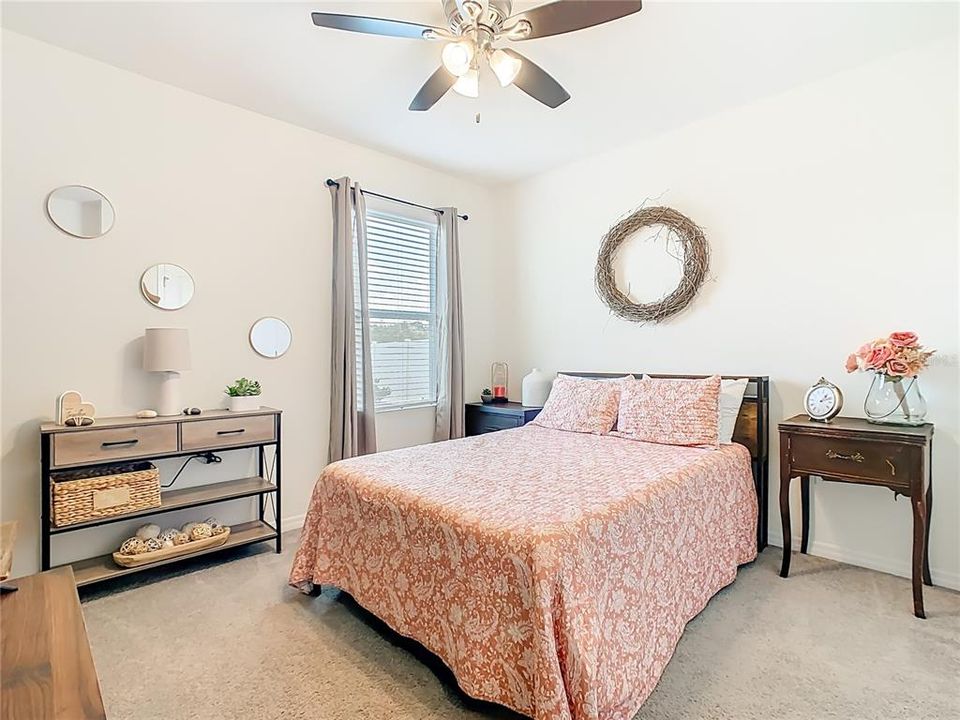 На продажу: $450,000 (5 спален, 3 ванн, 2704 Квадратных фут)