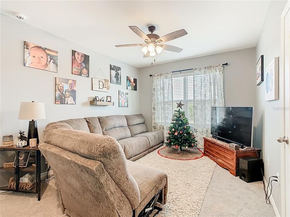 На продажу: $450,000 (5 спален, 3 ванн, 2704 Квадратных фут)