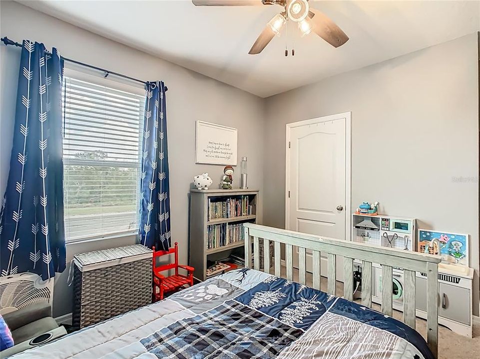 На продажу: $450,000 (5 спален, 3 ванн, 2704 Квадратных фут)